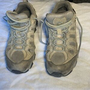 Oboz Women's US 8 Sawtooth  Low Waterproof Hiking Shoe Sneaker Grey Green